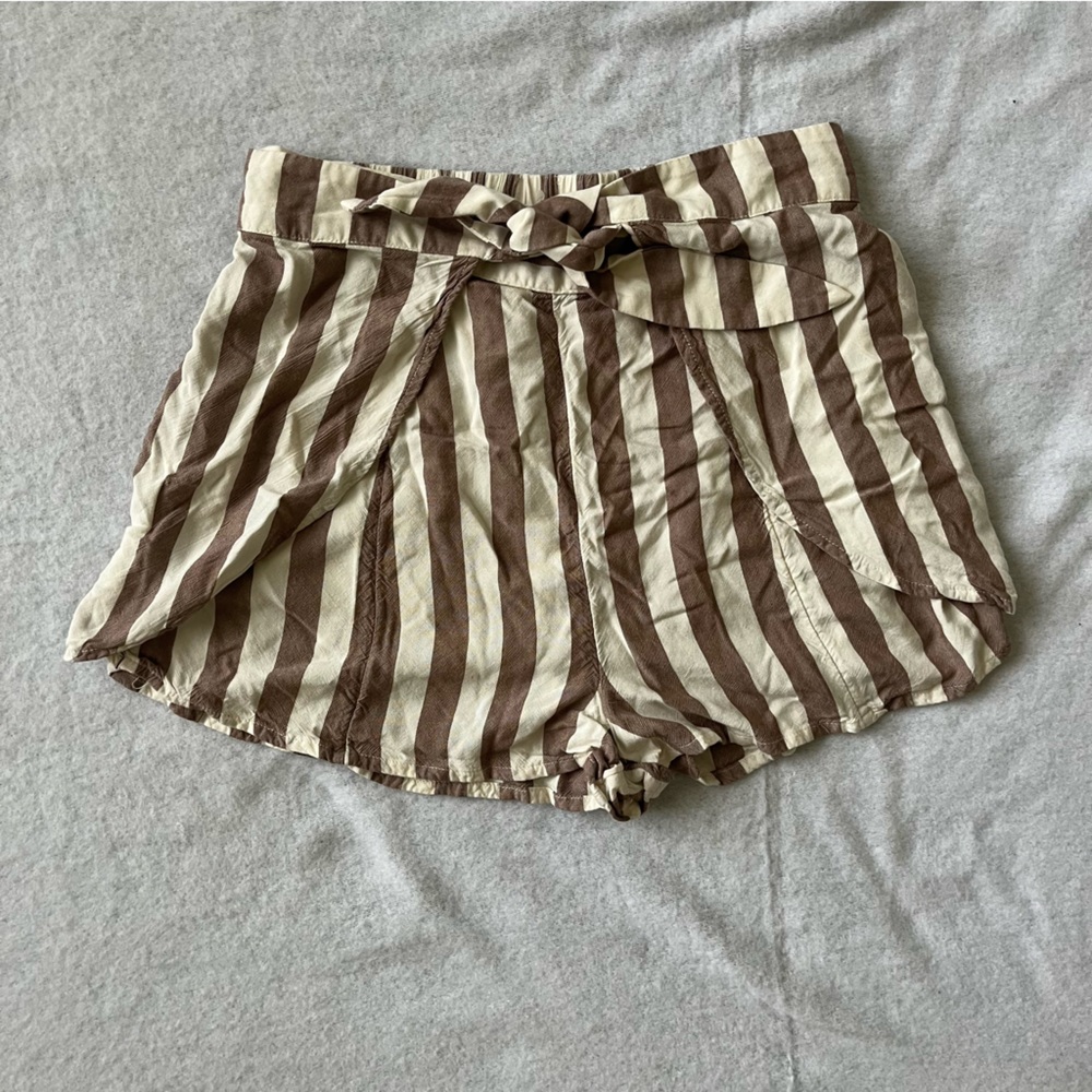 American Eagle Flowy Shorts